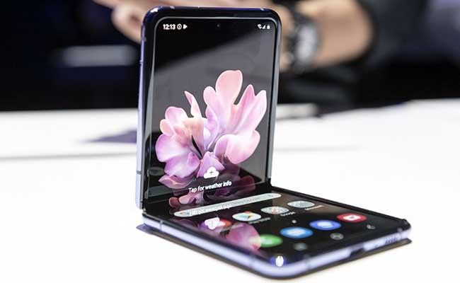 Samsung tengah siapkan smartphone berlayar lipat murah